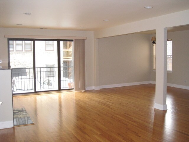 Building Photo - 1629 W Sherwin Ave