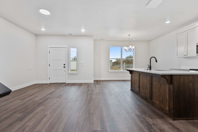 Foto del edificio - Awesome end unit 3 Bed 2.5 Bath townhome i...