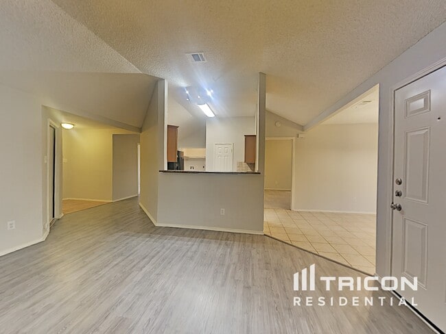 Building Photo - 7015 Escondido Dr