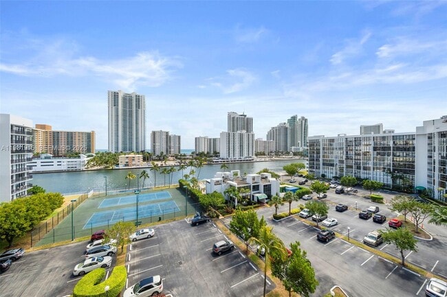 Foto del edificio - 1000 Parkview Dr