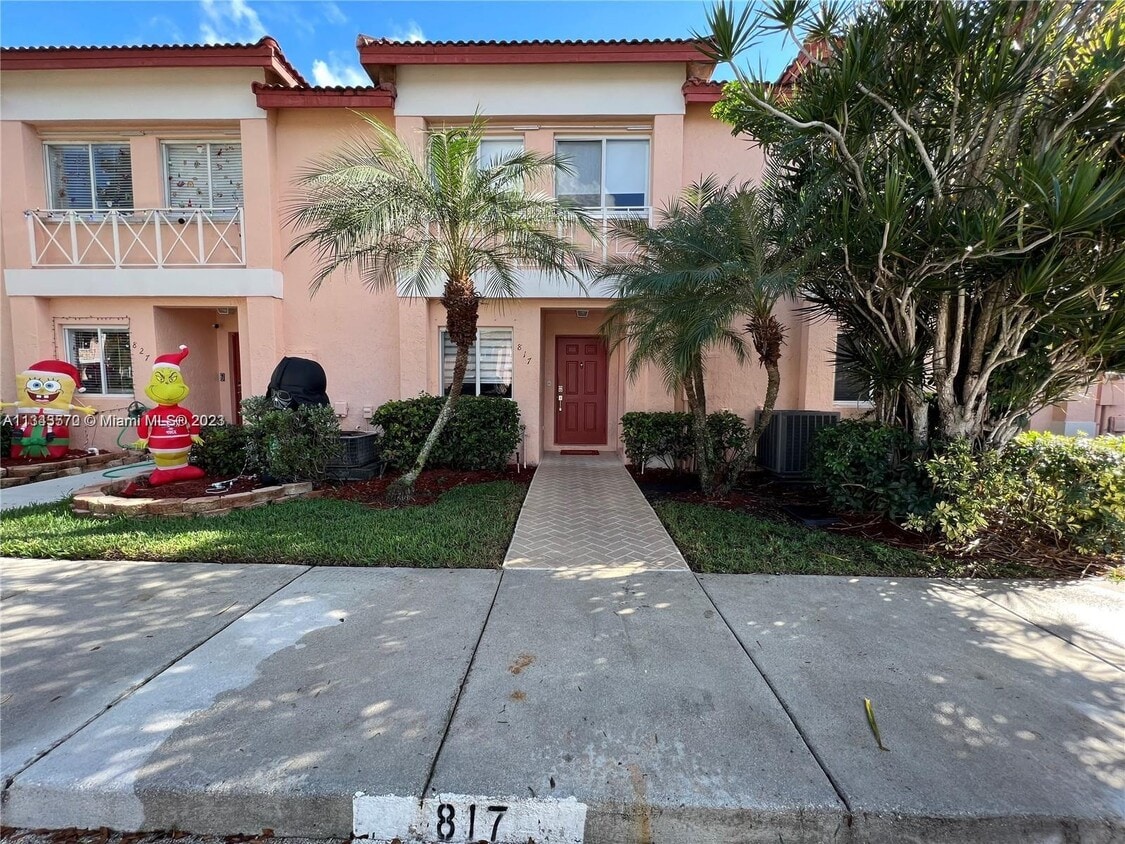 Primary Photo - 817 NW 208th Dr