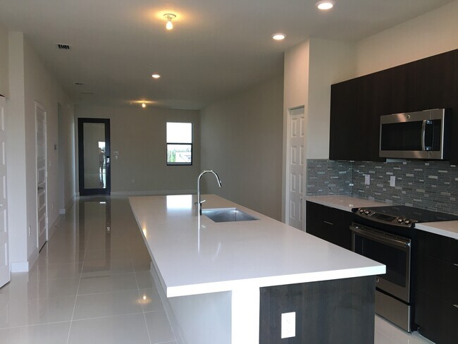 Building Photo - Modern 2 Bed 2.5 Bath at Apex at Park Cent...