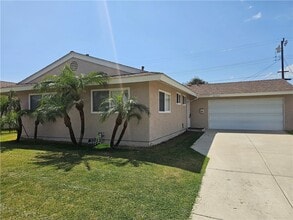 Building Photo - 10331 Sande St