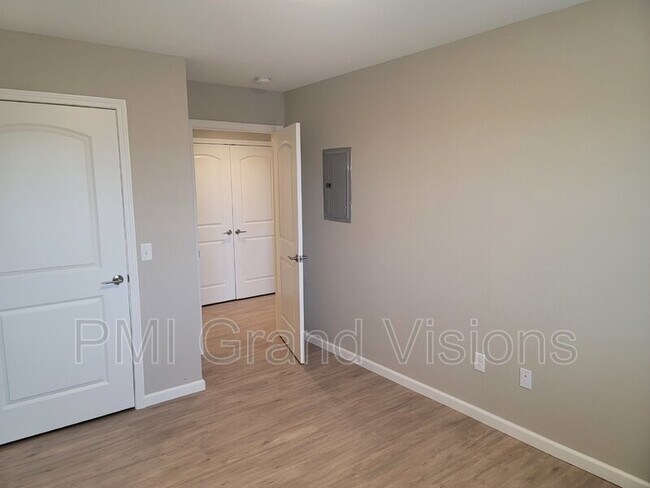 Foto del edificio - 1401 W North 4th St