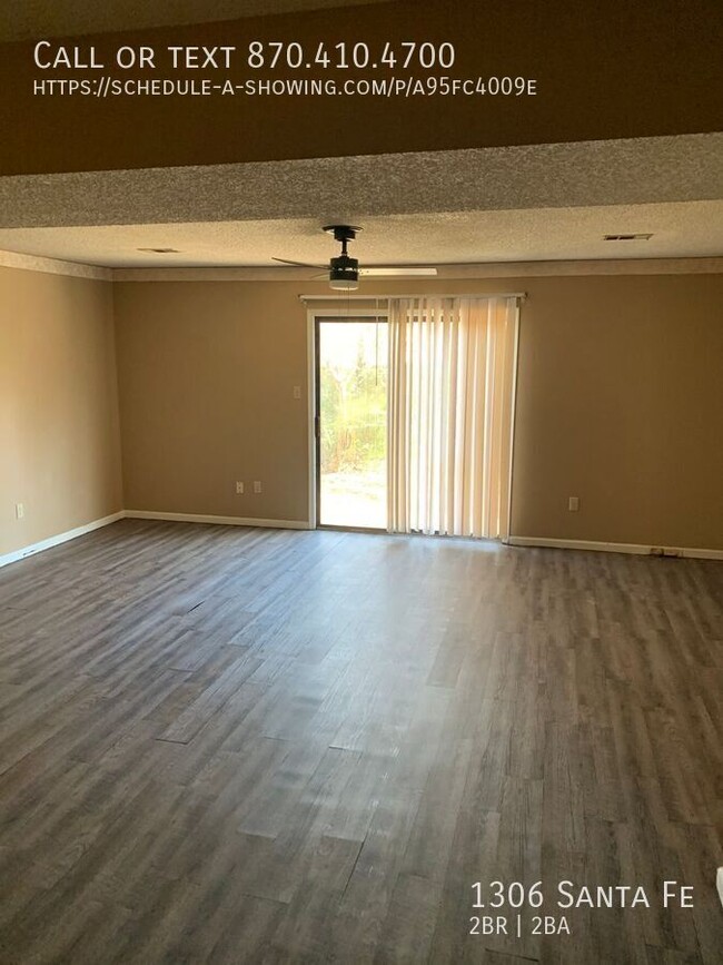 Building Photo - Spacious 3 bedroom, 2 bath townhouse with ...
