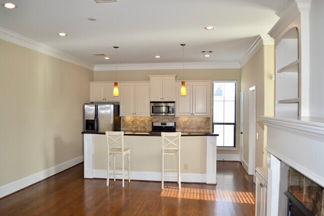 Building Photo - 3127 Fairdale Oaks E