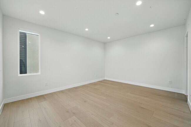 Foto del edificio - 8234 Blackburn Ave