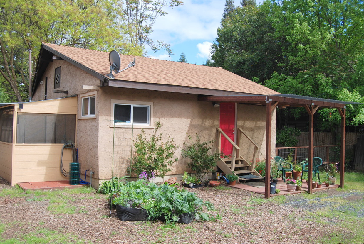 Primary Photo - 733 W 2nd Ave
