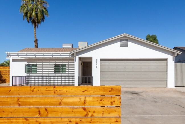 Building Photo - 3 bedroom home