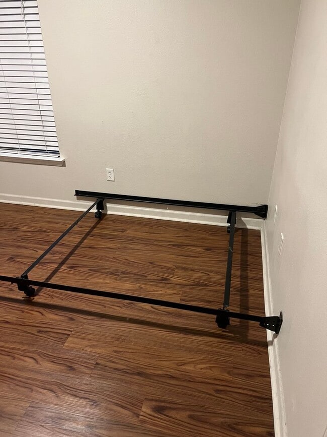 Building Photo - ( 2 ) INDIVIDUAL ROOMS AVAILABLE! at The E...
