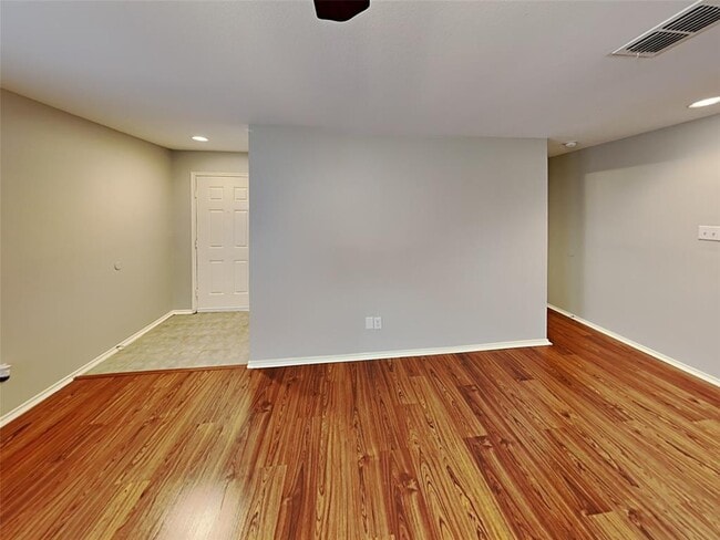 Building Photo - 1128 Maplewood Ln