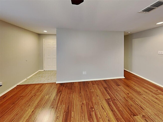 Foto del edificio - 1128 Maplewood Ln