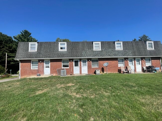 Building Photo - 155 Garfield Way