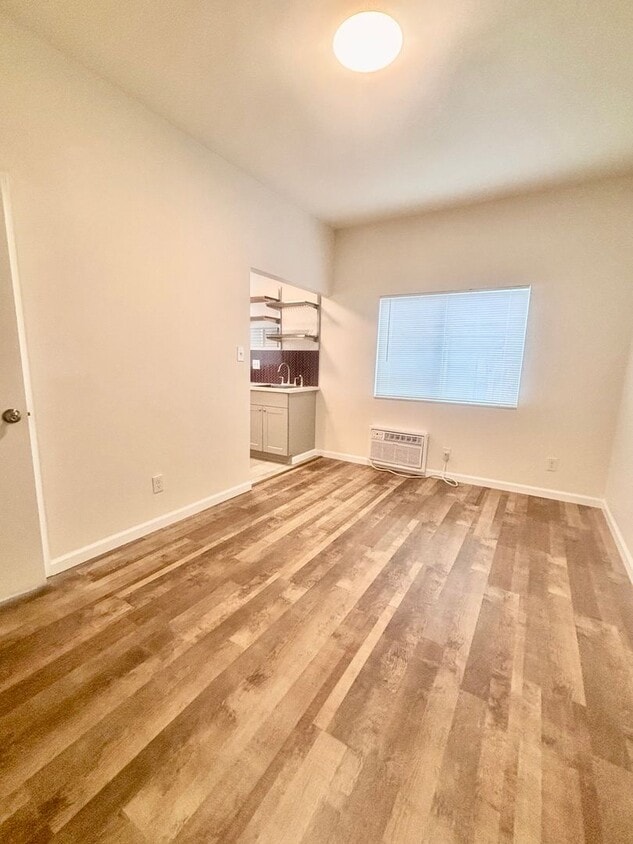 Primary Photo - Quaint Studio in Glendale - All Utilities ...