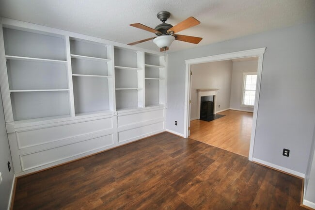 Building Photo - 4400 Greensbury Dr