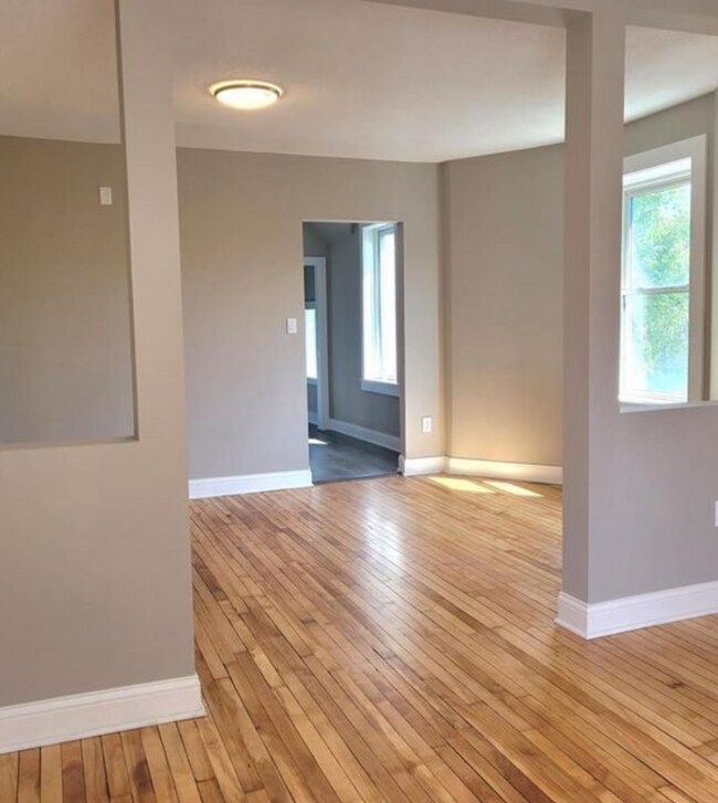 Foto del edificio - 235 Cottage Ave E