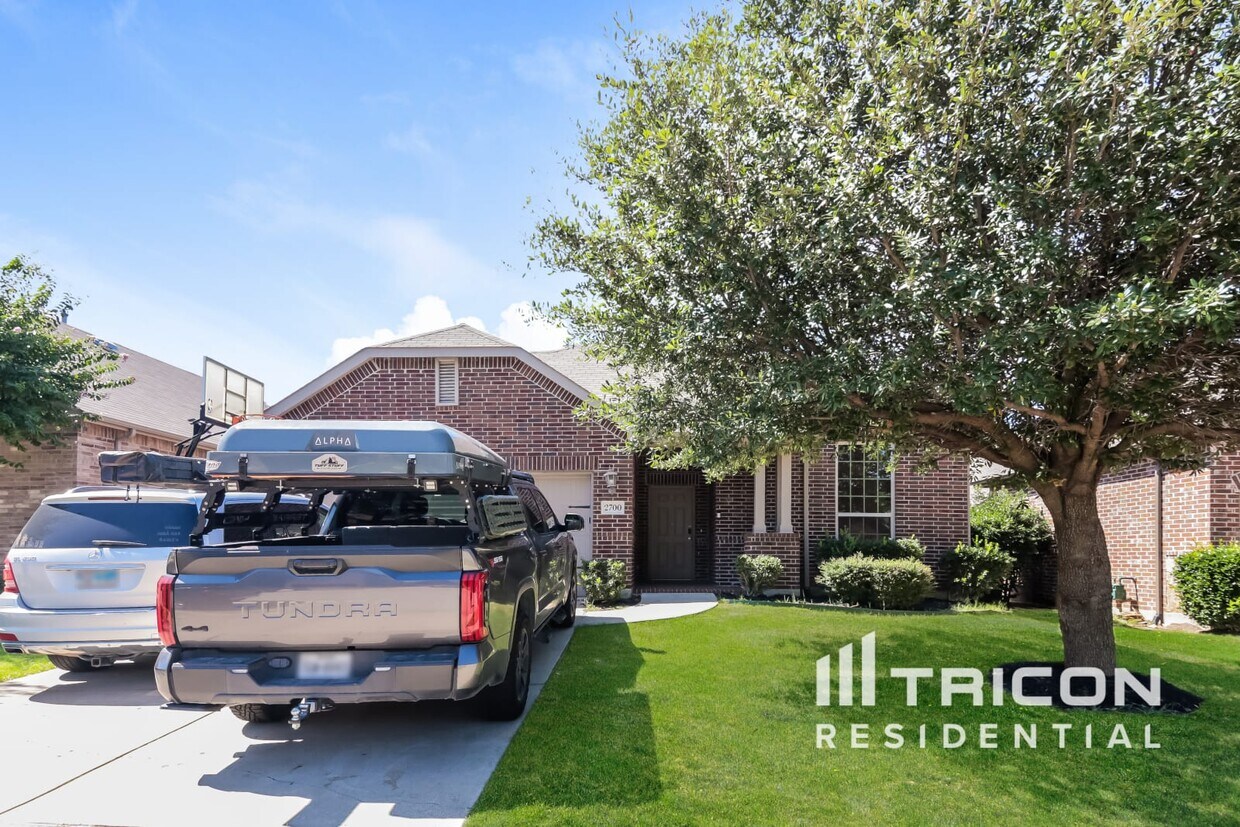 Foto principal - 2700 Lake Ridge Dr