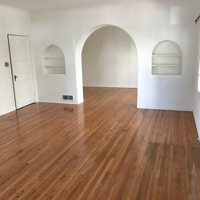 Foto del edificio - 8366 Blackburn Ave