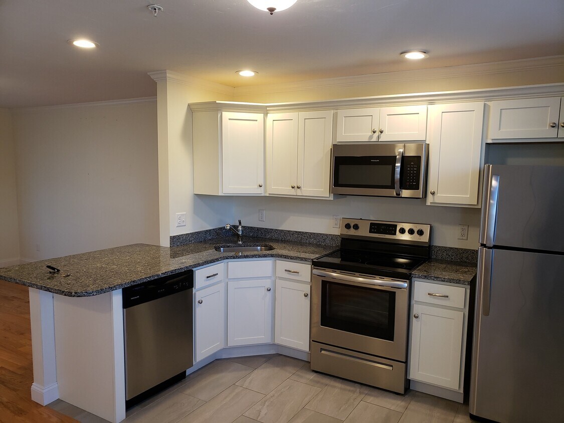 954 Bedford St, Abington, MA 02351 Townhome Rentals in Abington MA