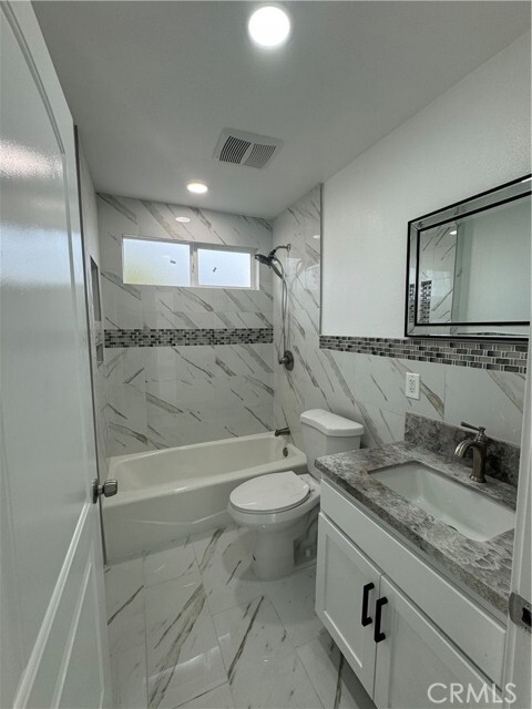 Building Photo - 3536 W 108th St