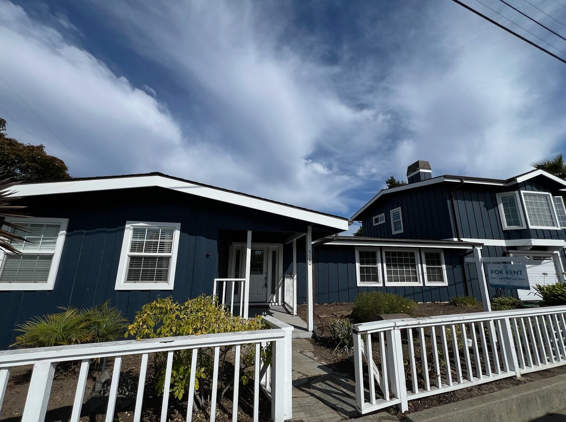 Foto principal - Beautiful 3 bedroom West Side Home! Close ...