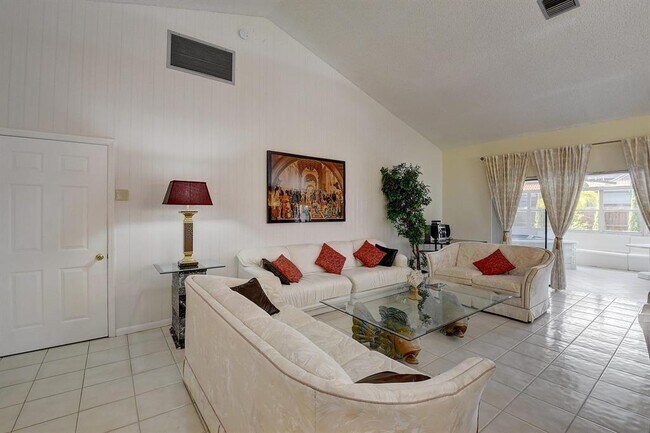 Building Photo - 9565 El Clair Ranch Rd