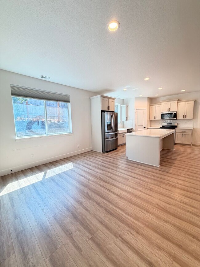 Foto del edificio - 3481 Snowberry Rd