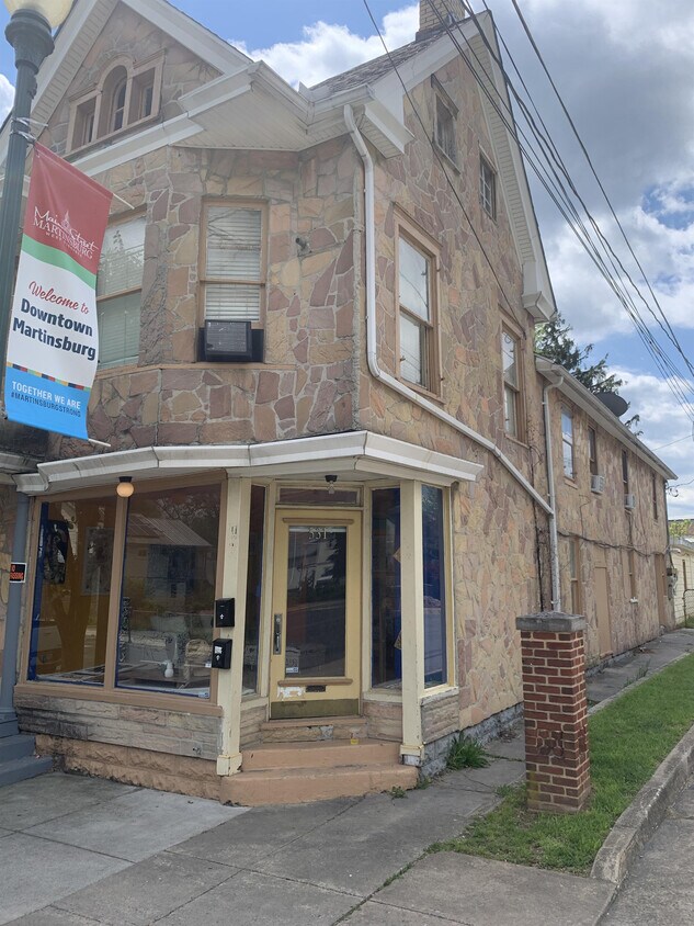 Primary Photo - 531 1/2 W King St