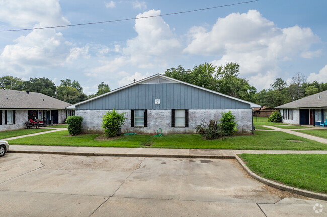 Building Photo - River Oak Village