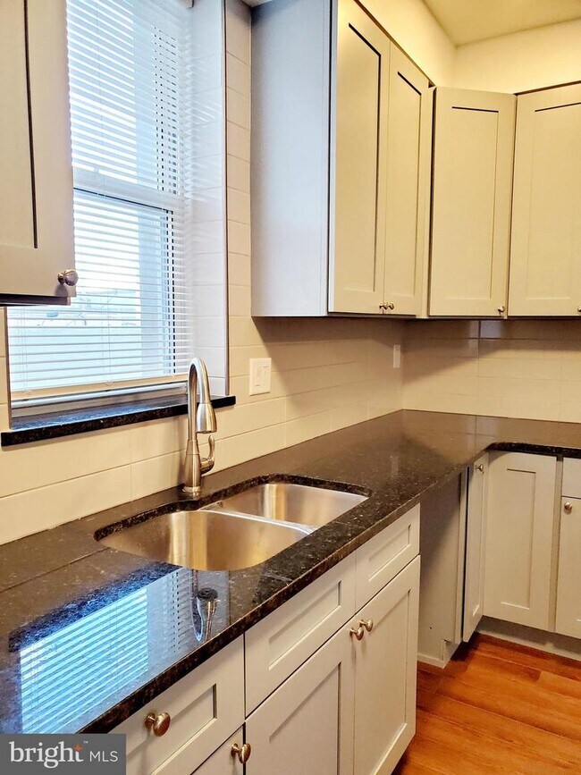 Foto del edificio - 1213 E Lancaster Ave