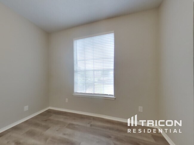 Building Photo - 589 Continental Dr