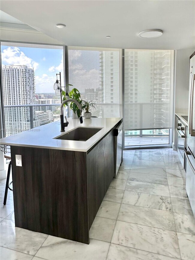 Foto del edificio - 488 NE 18th St