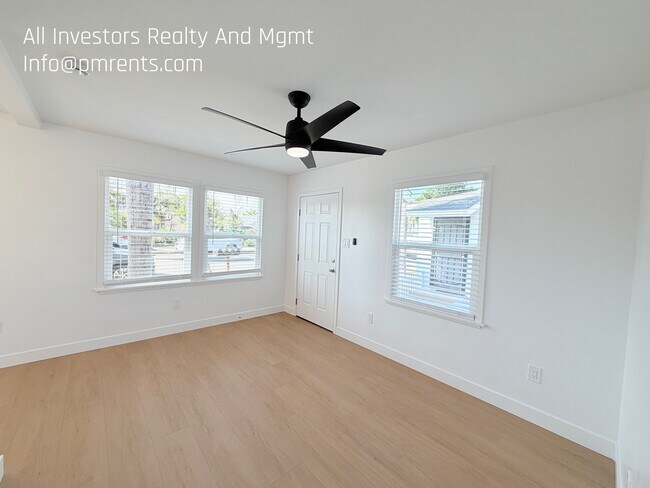 Foto del edificio - 1922 S Tremont St