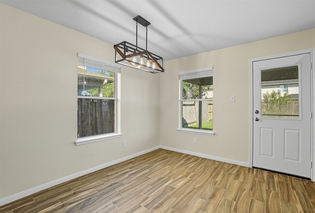 Building Photo - 2439 Pinpoint Dr