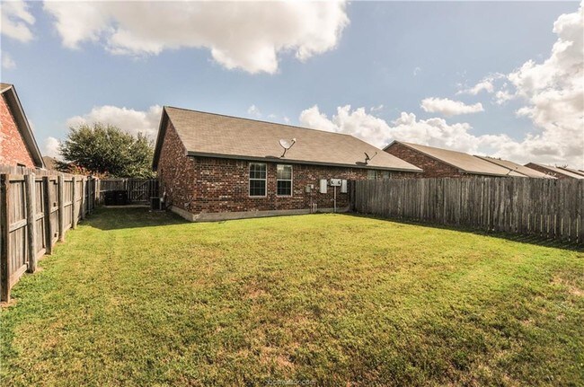 Building Photo - 3608 Hollyhock St