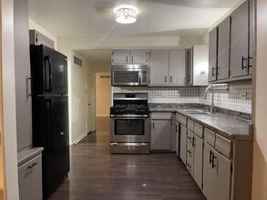 Building Photo - 635 Orville Ave