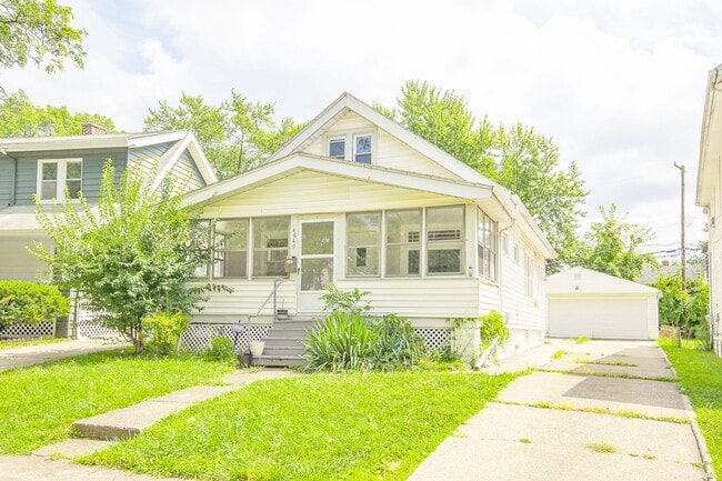 Building Photo - 4 BED 1 BATH BEAUTIFUL SINGLE FAMILY HOME ...
