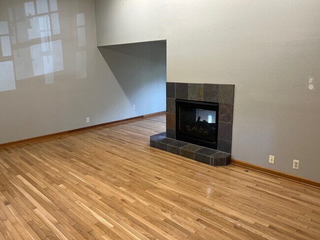 Building Photo - 6712 Sierra Dr SE