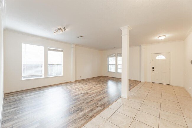 Foto del edificio - 24914 Mills Manor Dr
