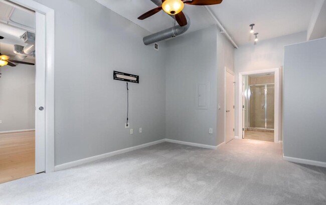 Foto del edificio - Great 3rd Floor 2BR/2BA Condo (with Parkin...