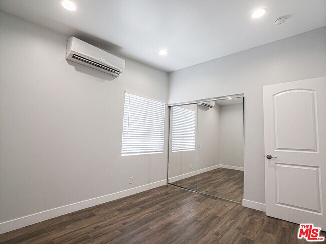 Foto del edificio - 1109 Serrano Ave