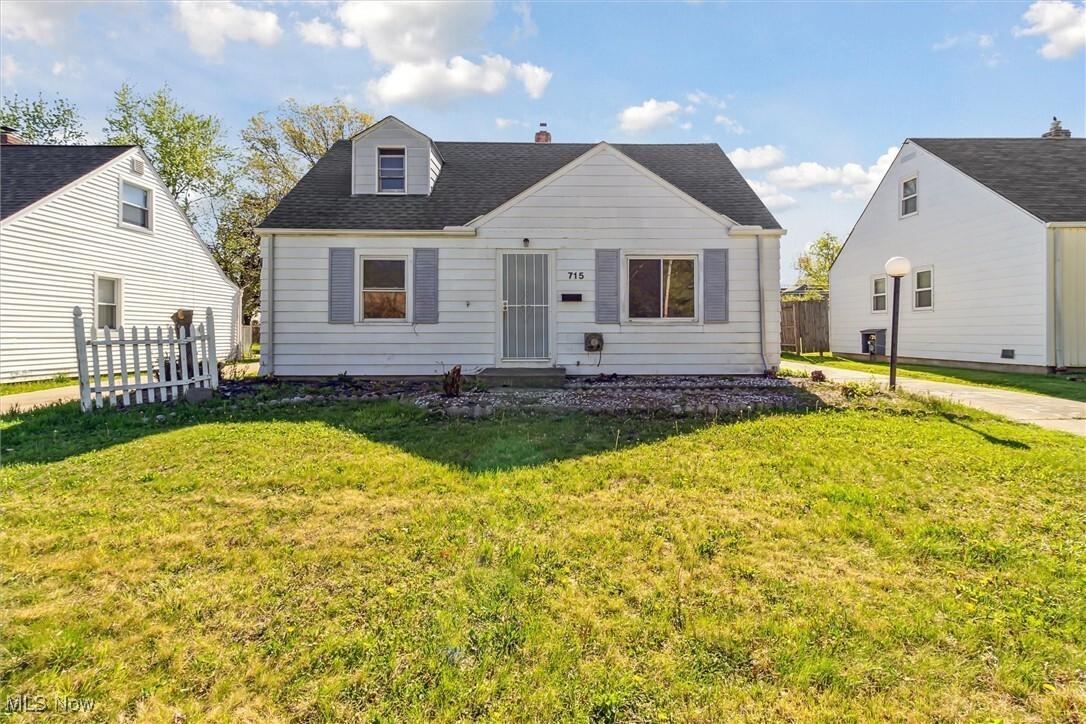 Primary Photo - 715 E 258th St