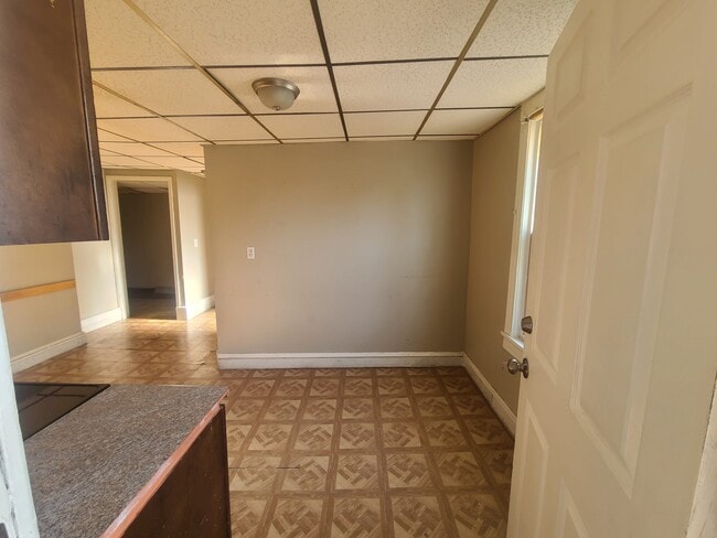 Building Photo - 593 Mercer Ave