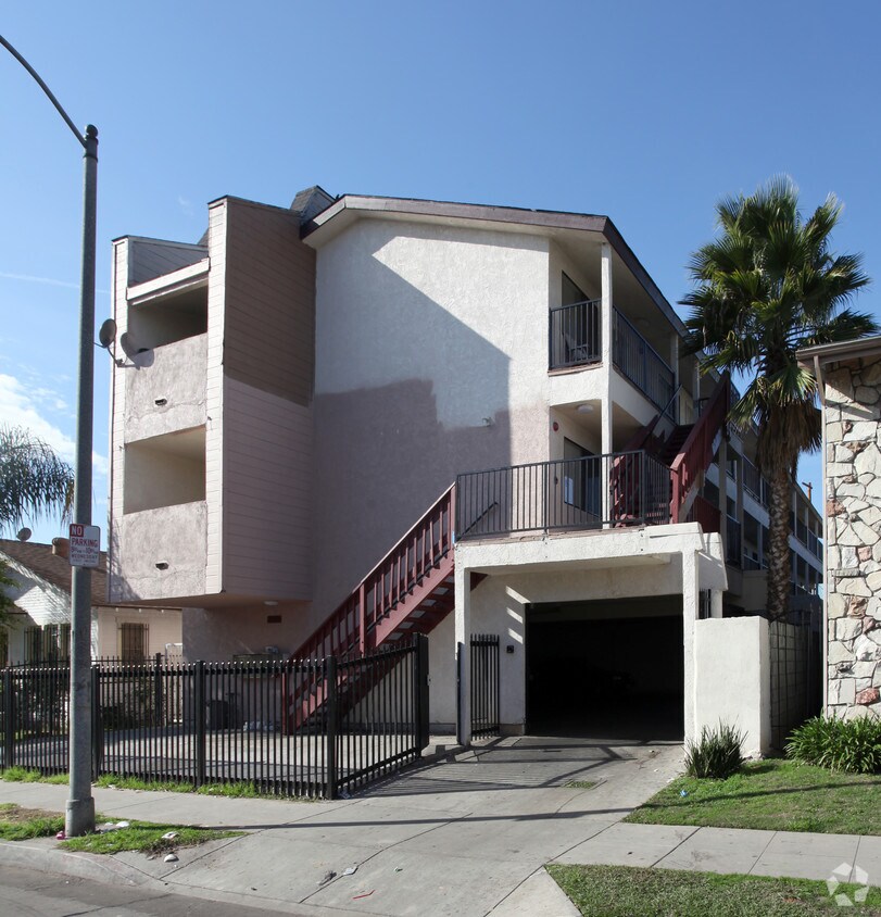 Building Photo - 751 Cerritos Ave