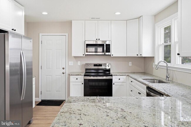 Building Photo - 706 Sue Grove Rd