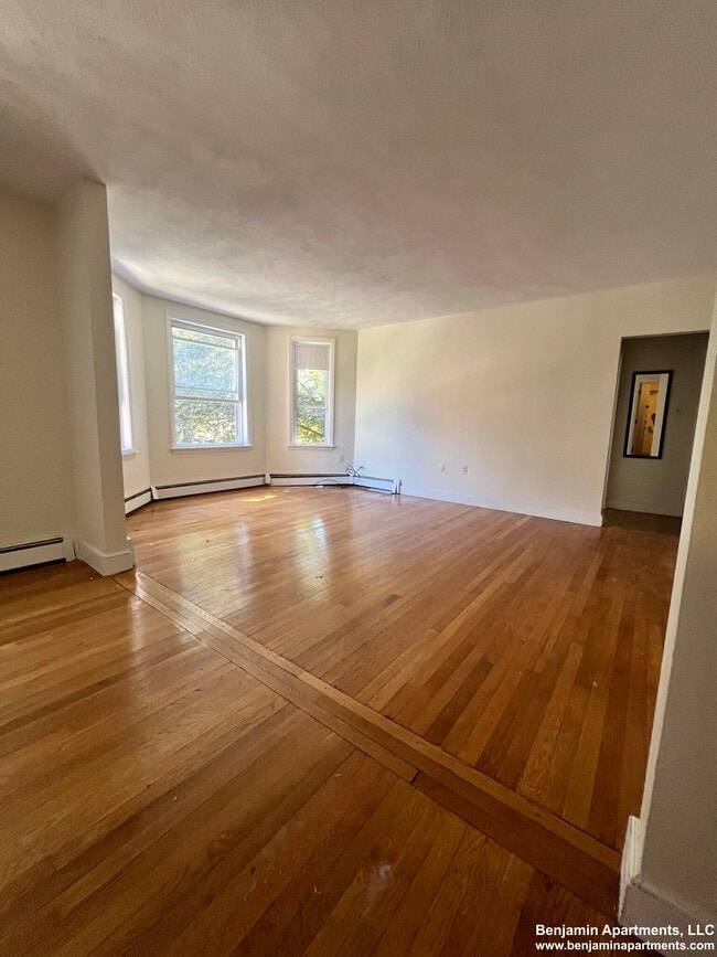 Building Photo - 322 Tappan St