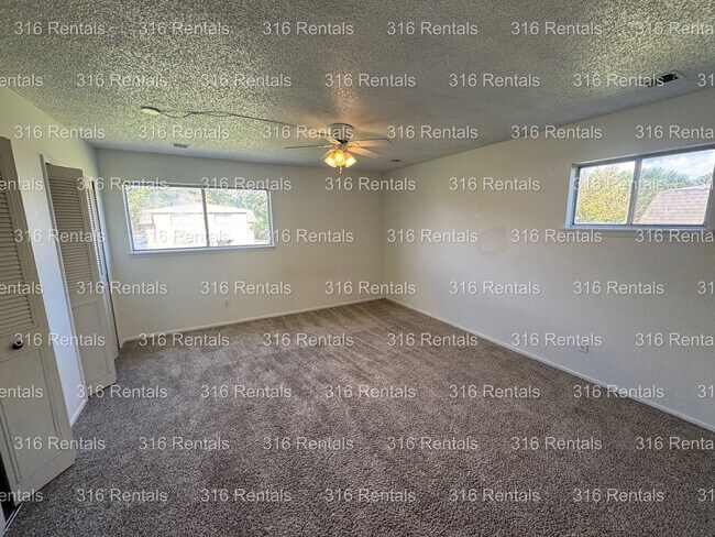 Building Photo - $850- 2 bed 1 bath - Townhomes
