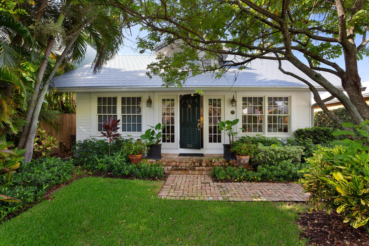 Primary Photo - 300 Seabreeze Ave