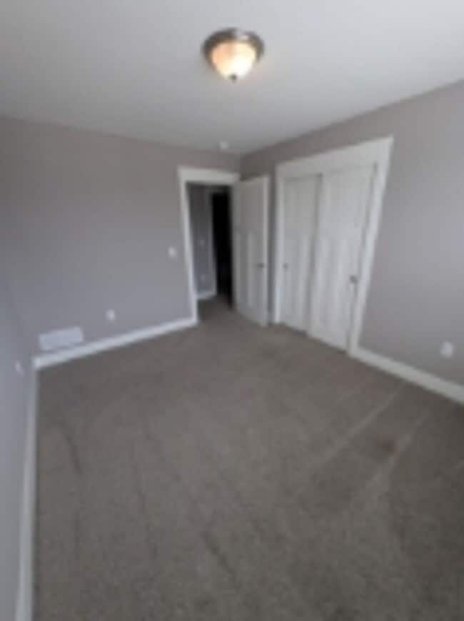 Building Photo - Executive Rental: Spacious 4-Bedroom Home in Oconomowoc!