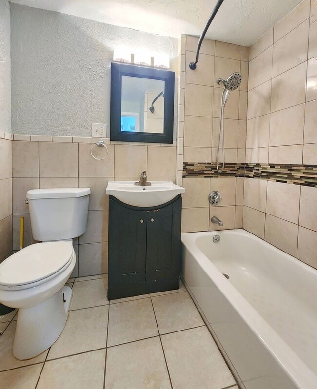 Building Photo - Heat and hot water included! 2 bed condo n...